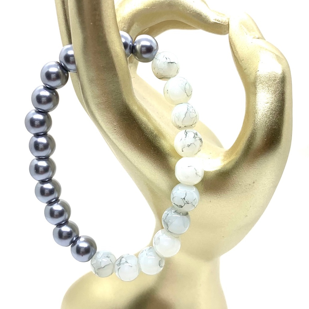 [Mystery Mix] Simulated Gray Pearl & Crackle Glass Beaded Bracelet
